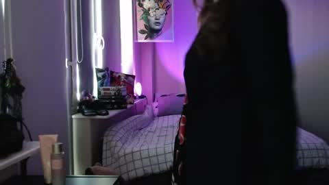 Snapshot of lunaxcherry chatting on 04.22.26 LunaXcherry online show from 04.22.26