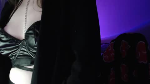 Snapshot of lunaxcherry chatting on 04.23.26 LunaXcherry online show from 04.23.26