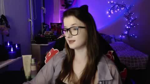 Snapshot of lunaxcherry chatting on 04.30.26 LunaXcherry online show from 04.30.26