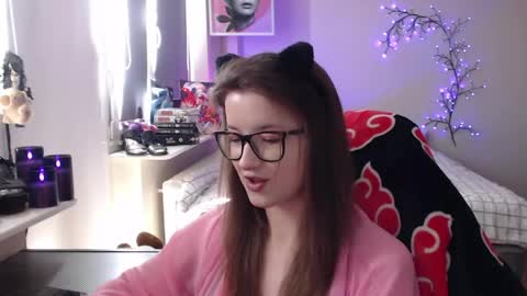 Snapshot of lunaxcherry chatting on 05.01.26 LunaXcherry online show from 05.01.26