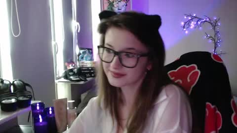 Snapshot of lunaxcherry chatting on 05.17.26 LunaXcherry online show from 05.17.26