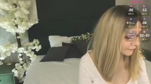 Snapshot of lune_fallenstar chatting on 06.27.26 Lune FallenStar online show from 06.27.26