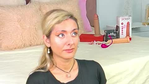 Snapshot of lunitadiva chatting on 11.25.25 lunitadiva online show from 11.25.25