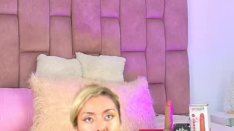 Snapshot of lunitadiva chatting on 11.28.25 lunitadiva online show from 11.28.25