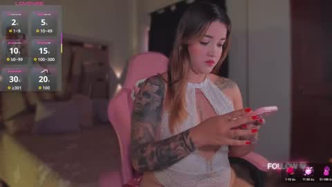 LUNA ROSE online show from 11.06.25