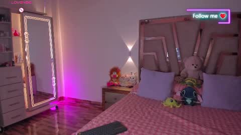 Snapshot of lunna_roosee chatting on 06.20.26 LUNA ROSE online show from 06.20.26