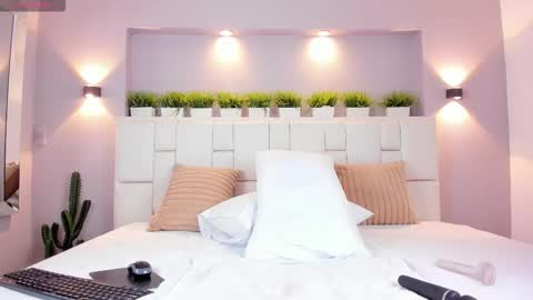 Snapshot of lunnablake chatting on 02.20.26 L U N N A online show from 02.20.26