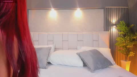 Snapshot of lunnablake chatting on 03.08.26 L U N N A online show from 03.08.26