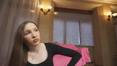 Snapshot of lunnraiz chatting on 05.01.26 Luna online show from 05.01.26