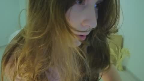 Snapshot of lunoria chatting on 05.26.26 lunoria online show from 05.26.26