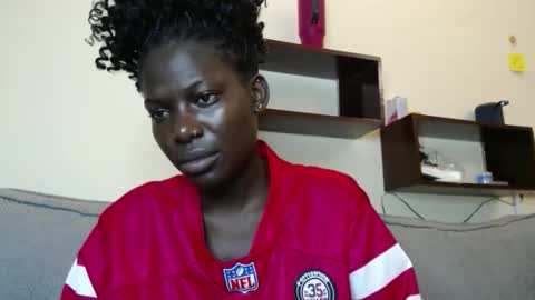 Snapshot of luo_queen chatting on 02.23.26 luo_queen online show from 02.23.26