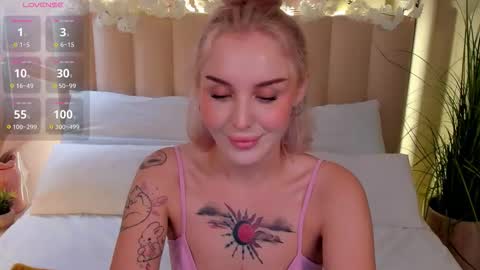 Snapshot of lushcherry chatting on 10.15.25 your sweet Liana online show from 10.15.25