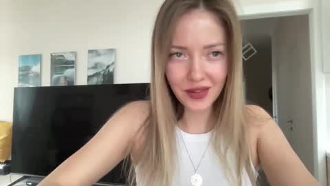 Snapshot of lusiluv chatting on 10.13.25 lusiluv online show from 10.13.25