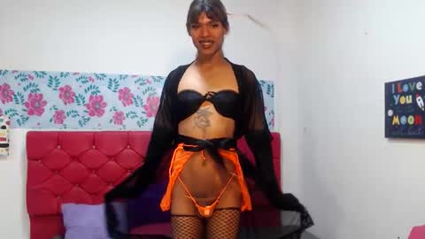 Snapshot of lussianadesire chatting on 05.24.26 lussiana online show from 05.24.26