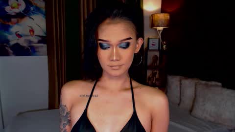 AdriannaFowks online show from 01.23.25