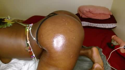 Snapshot of lustrouschoco chatting on 02.18.26 lustrous-choco online show from 02.18.26