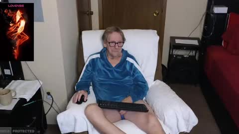 Snapshot of lusty48 chatting on 12.28.24 lusty48 online show from 12.28.24