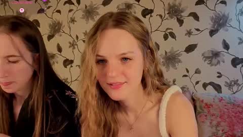 Snapshot of lustyaura chatting on 10.04.25 Aura online show from 10.04.25