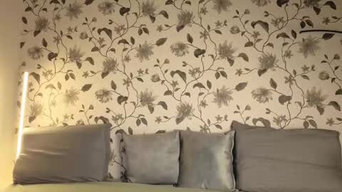 Snapshot of lustyaura chatting on 12.22.25 Aura online show from 12.22.25