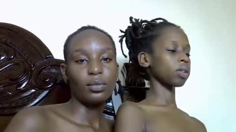 lutino_lovebirds online show from 04.14.26