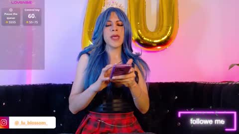 Snapshot of luu_blossom__ chatting on 01.12.26 Lu Blossom online show from 01.12.26