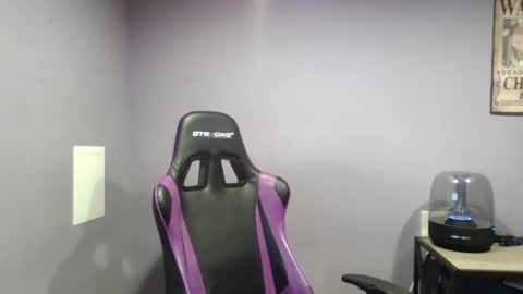 Snapshot of luv2likslit611455 chatting on 09.12.25 Luv2likslit online show from 09.12.25