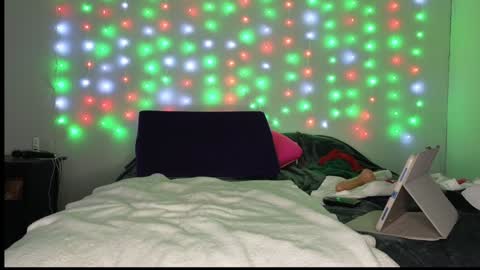 Snapshot of luvely_gurl chatting on 12.21.24 Shauna online show from 12.21.24