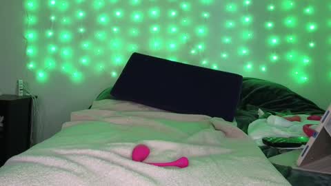 Snapshot of luvely_gurl chatting on 02.09.25 Shauna online show from 02.09.25