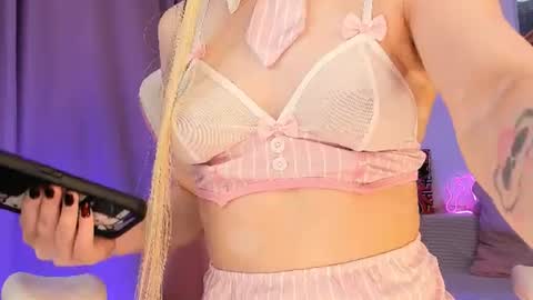 Snapshot of luvienne_sweet chatting on 06.21.26 Luvienne Belle online show from 06.21.26
