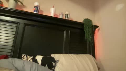 Snapshot of luvrxstarx chatting on 12.02.25 luvrxstarx online show from 12.02.25