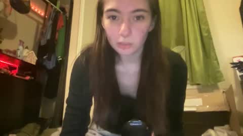 Snapshot of luvrxstarx chatting on 12.19.25 luvrxstarx online show from 12.19.25