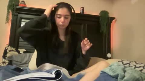 Snapshot of luvrxstarx chatting on 12.20.25 luvrxstarx online show from 12.20.25