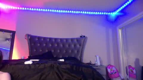 luvvlee online show from 09.19.25