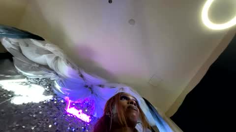 luvvlee online show from 10.03.25