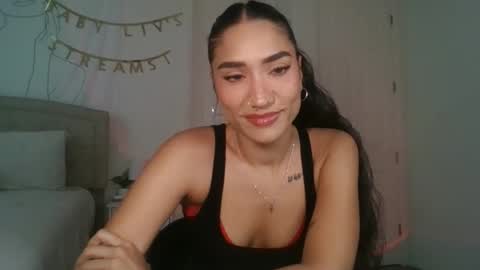 Snapshot of luvvvxliv chatting on 11.22.25 Liv 3 online show from 11.22.25