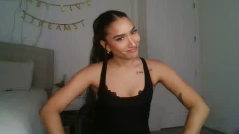 Snapshot of luvvvxliv chatting on 11.26.25 Liv 3 online show from 11.26.25