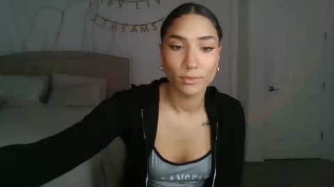 Snapshot of luvvvxliv chatting on 12.05.25 Liv 3 online show from 12.05.25