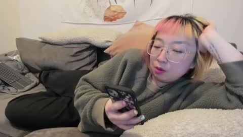 Snapshot of luxgray chatting on 12.03.24 LuxGray online show from 12.03.24