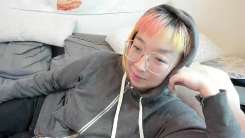 Snapshot of luxgray chatting on 12.09.24 LuxGray online show from 12.09.24