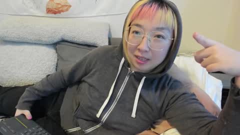 Snapshot of luxgray chatting on 12.09.24 LuxGray online show from 12.09.24