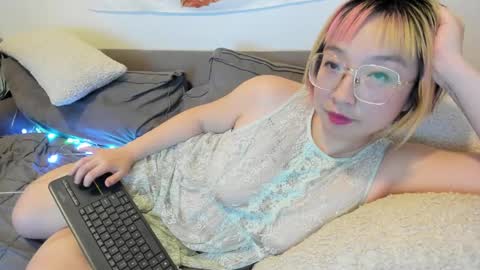 Snapshot of luxgray chatting on 12.25.24 LuxGray online show from 12.25.24