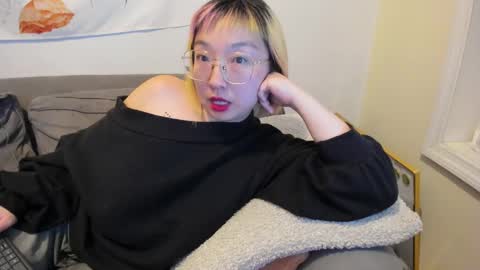 Snapshot of luxgray chatting on 01.18.25 LuxGray online show from 01.18.25