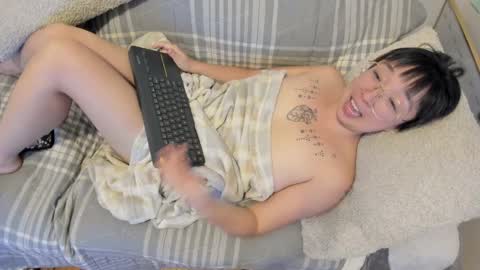 Snapshot of luxgray chatting on 10.17.25 LuxGray online show from 10.17.25