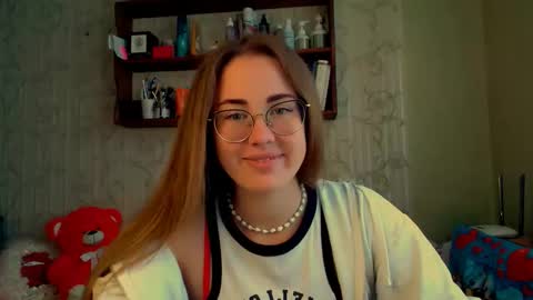 Snapshot of luxie_queen chatting on 10.01.25 Katie online show from 10.01.25