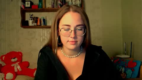 Snapshot of luxie_queen chatting on 10.01.25 Katie online show from 10.01.25