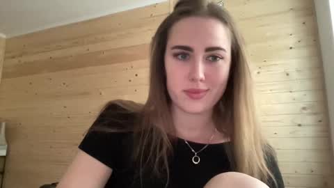 Snapshot of luxie_queen chatting on 05.21.26 Katie online show from 05.21.26
