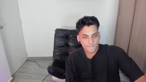 Snapshot of luxrx chatting on 06.17.26 luxrx online show from 06.17.26