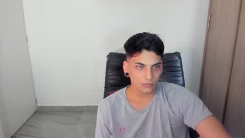 Snapshot of luxrx chatting on 06.19.26 luxrx online show from 06.19.26