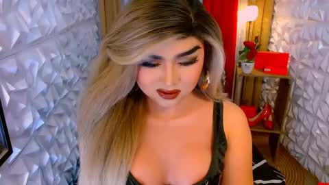 Snapshot of luxsasha chatting on 03.11.26 Sasha Blaire online show from 03.11.26