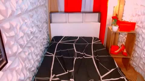 Snapshot of luxsasha chatting on 03.26.26 Sasha Blaire online show from 03.26.26